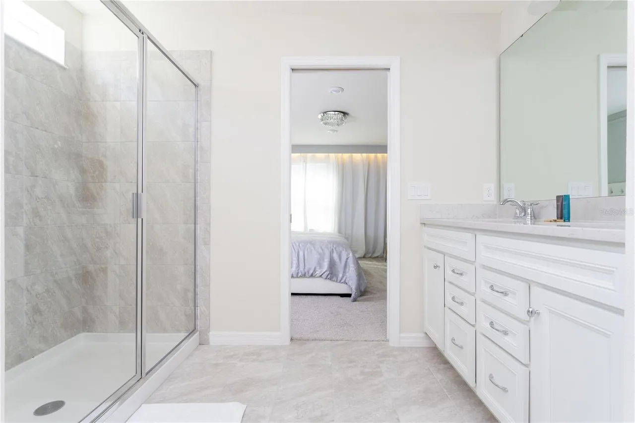 Slide show image of the Orlando Florida Home for Sale 29