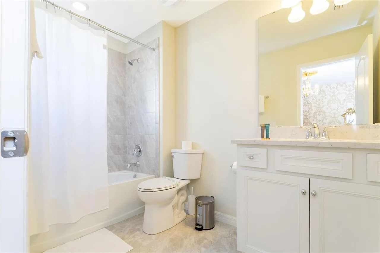Slide show image of the Orlando Florida Home for Sale 39