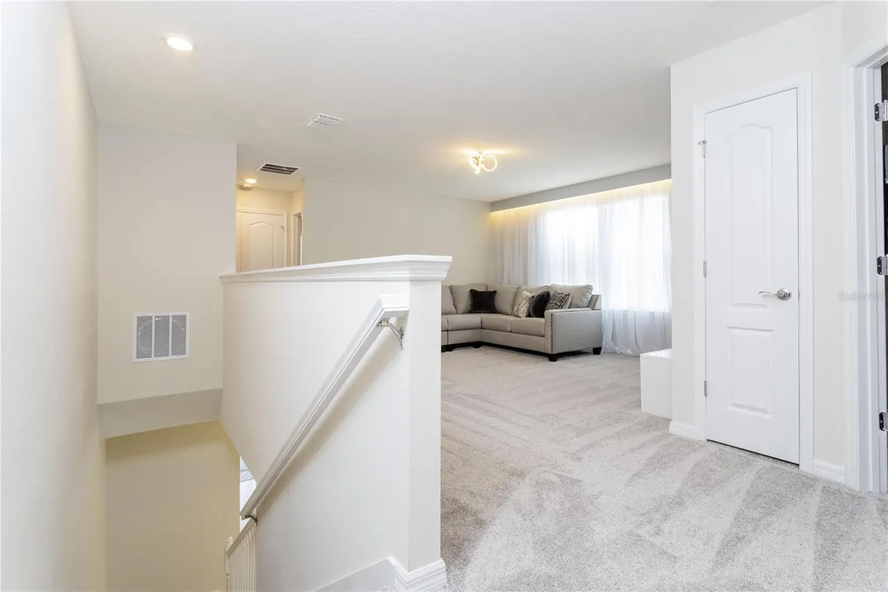 Slide show image of the Orlando Florida Home for Sale 41