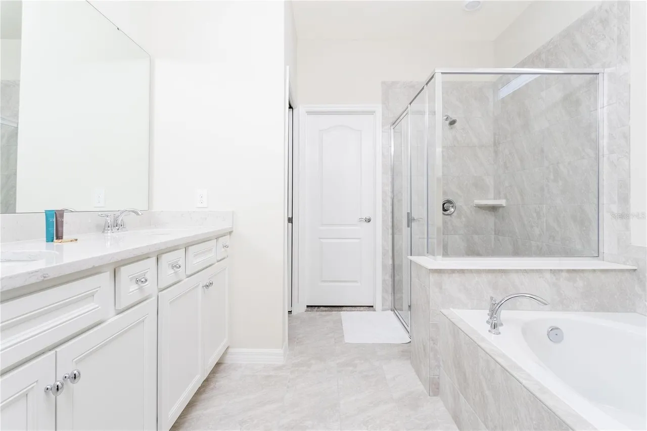 Slide show image of the Orlando Florida Home for Sale 45