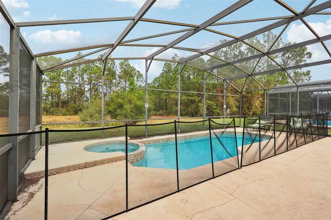 Slide show image of the Orlando Florida Home for Sale 31