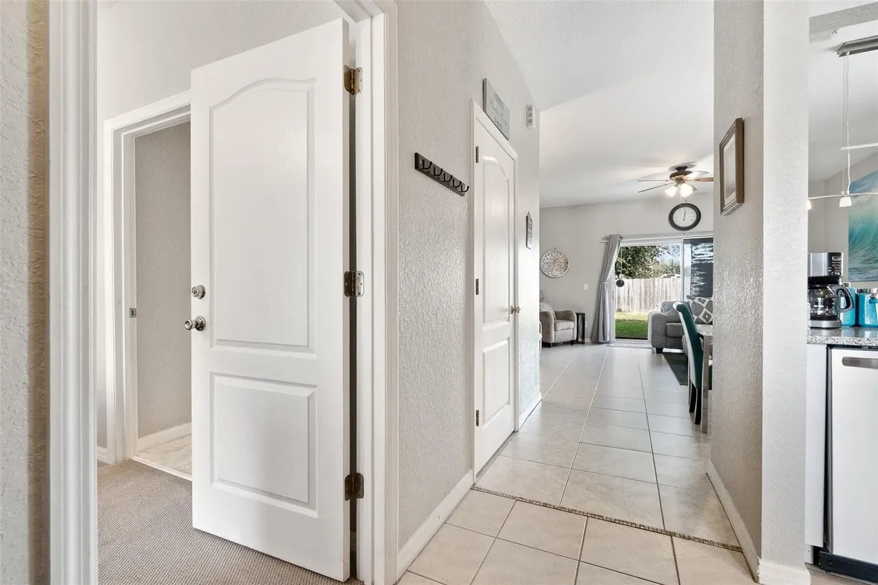 Slide show image of the Orlando Florida Home for Sale 12