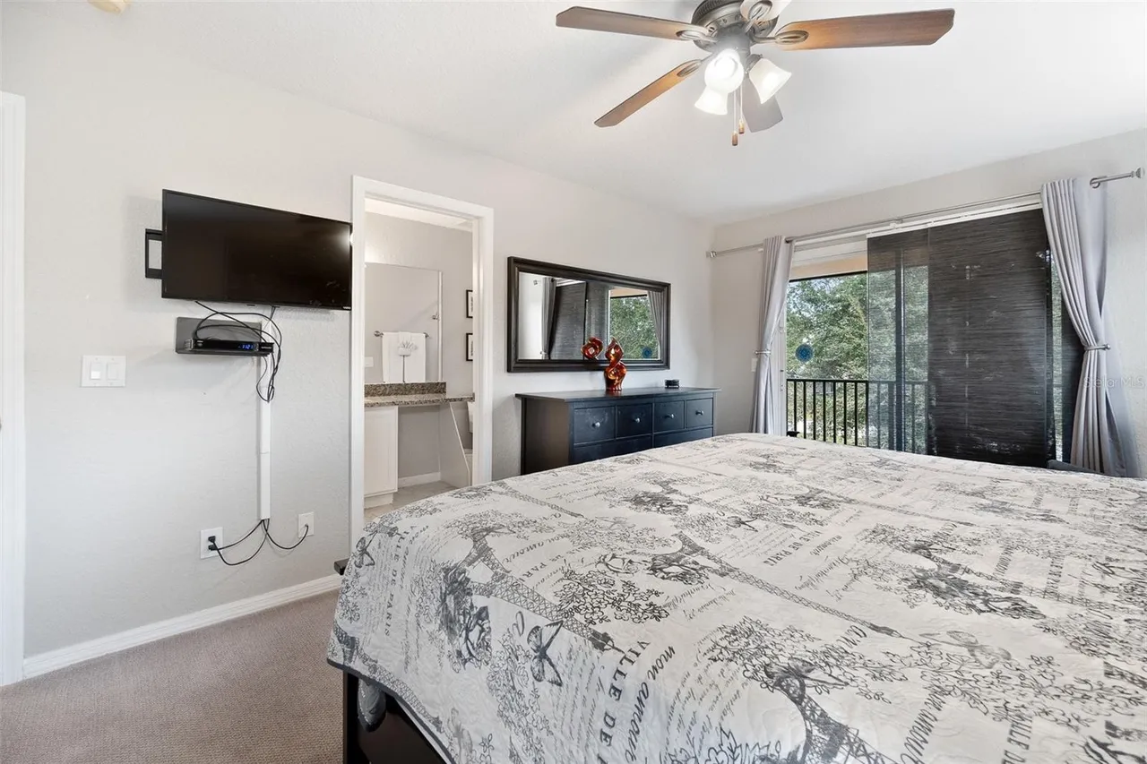 Slide show image of the Orlando Florida Home for Sale 17