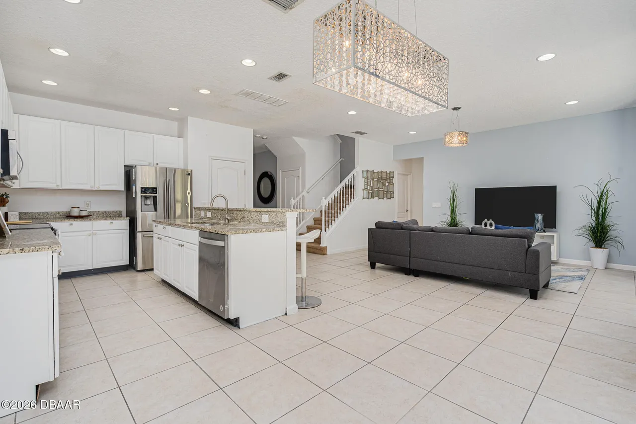 Slide show image of the Orlando Florida Home for Sale 11