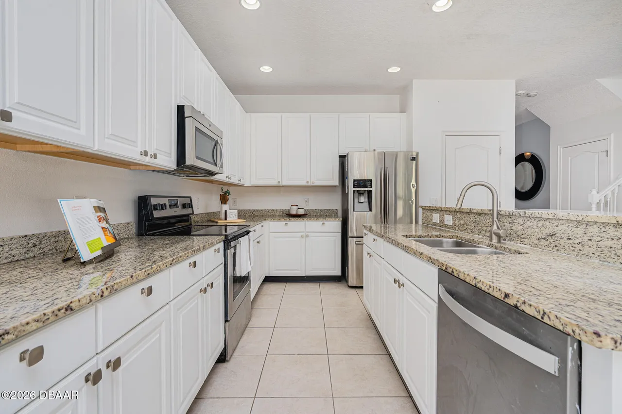 Slide show image of the Orlando Florida Home for Sale 15