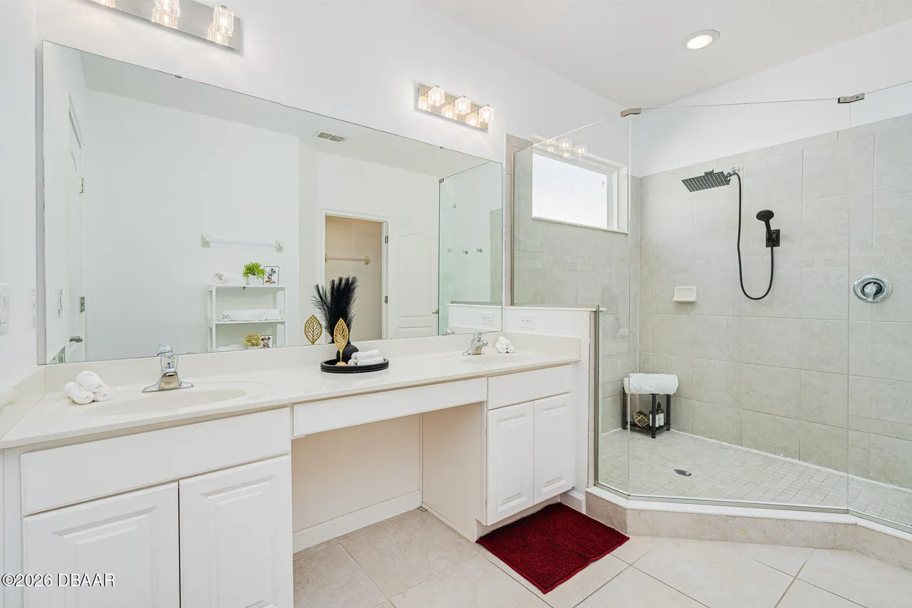 Slide show image of the Orlando Florida Home for Sale 28