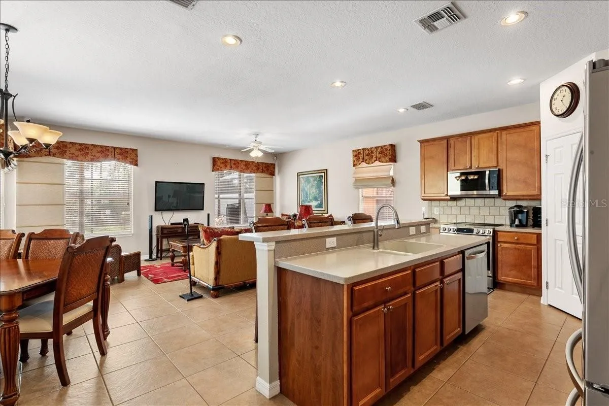 Slide show image of the Orlando Florida Home for Sale 13