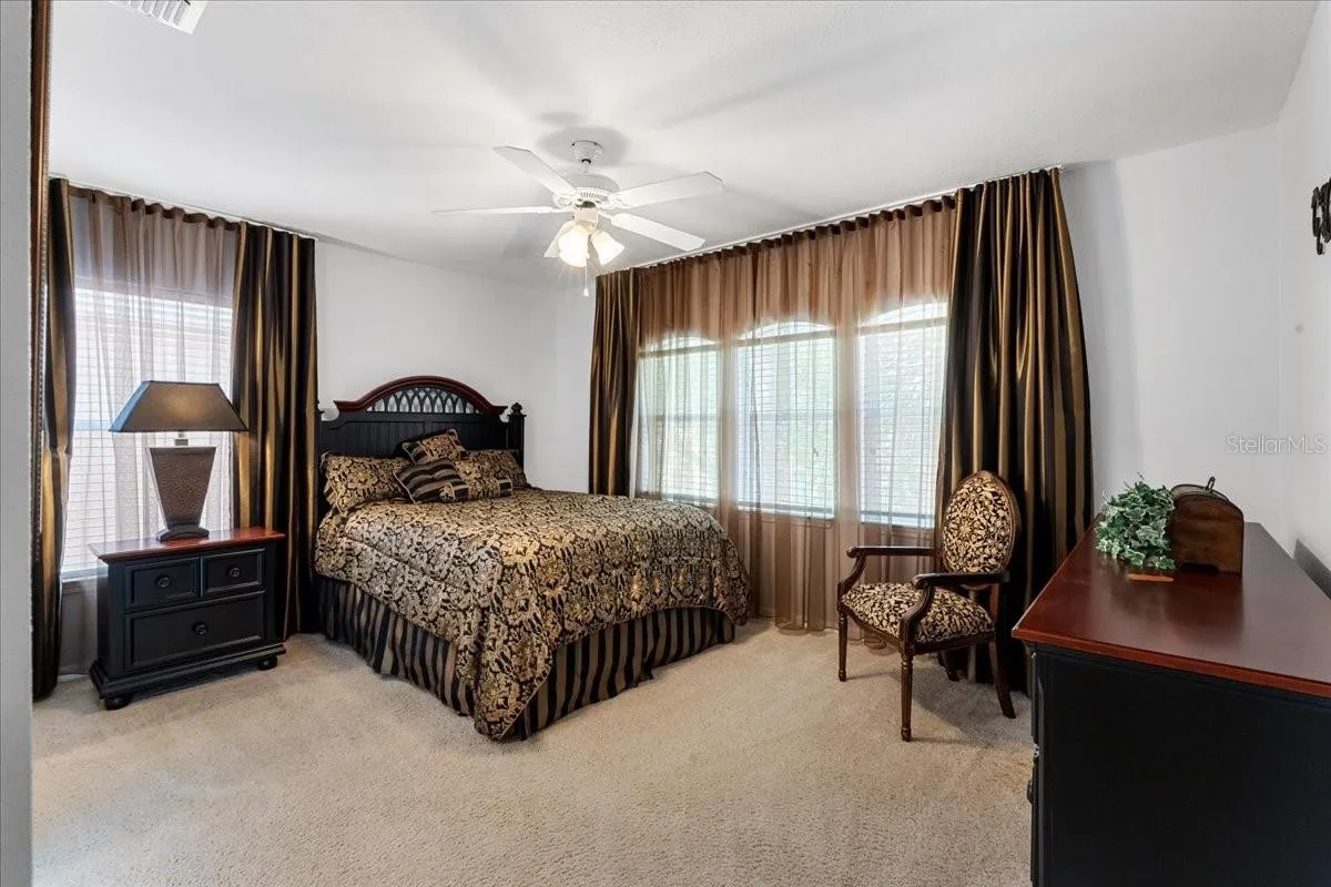 Slide show image of the Orlando Florida Home for Sale 23