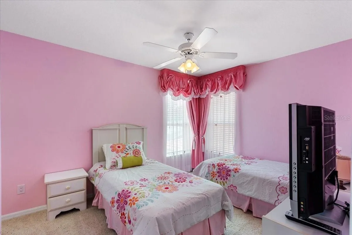 Slide show image of the Orlando Florida Home for Sale 25