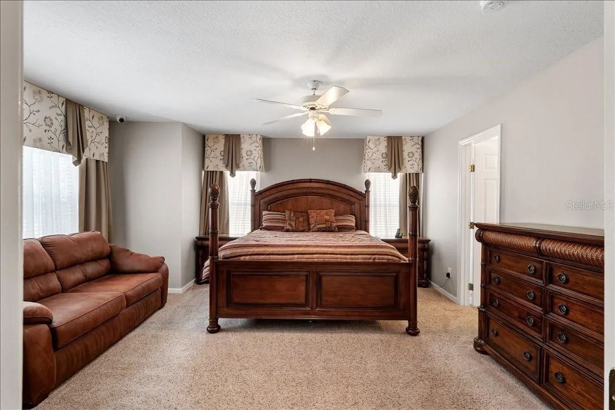 Slide show image of the Orlando Florida Home for Sale 28