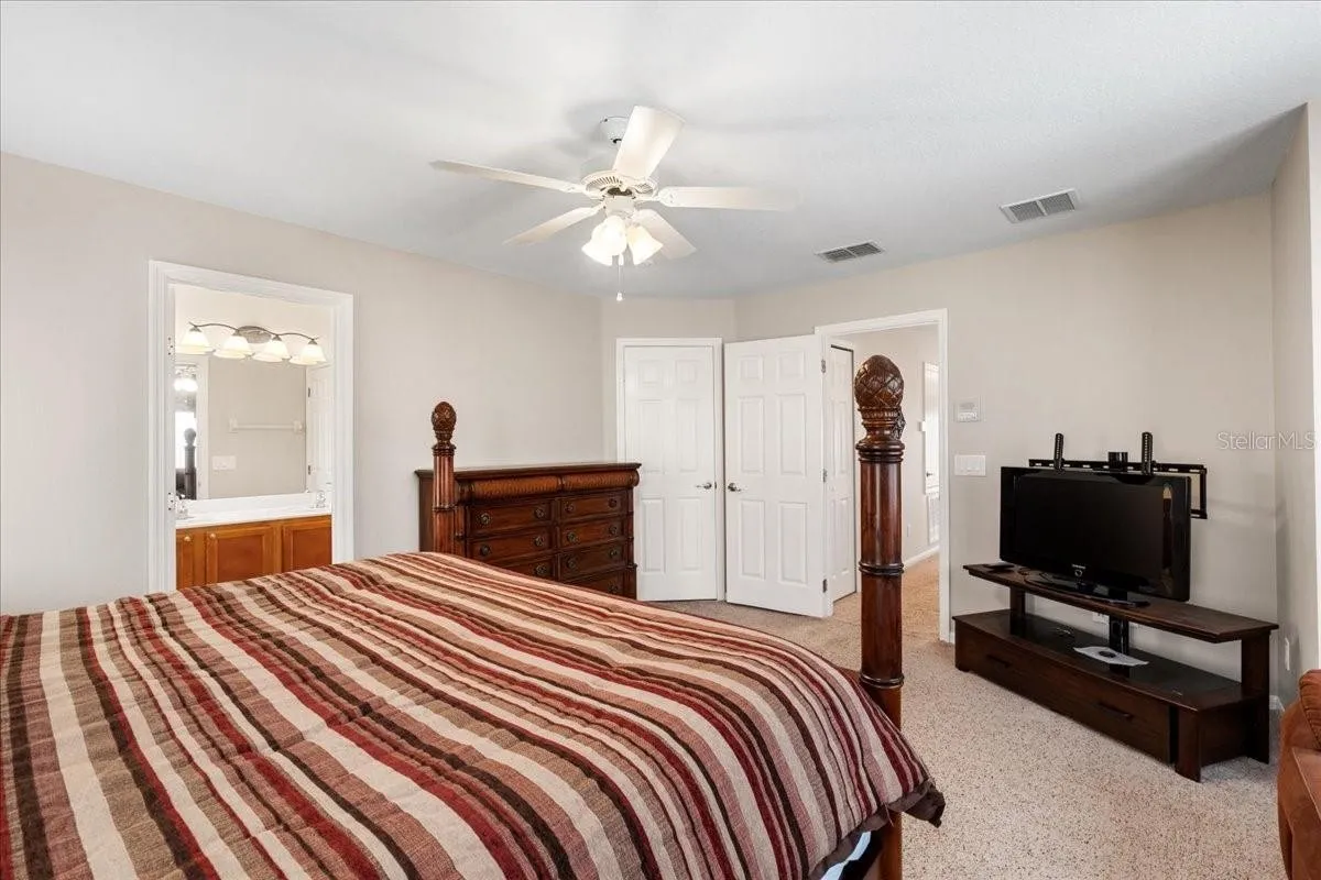 Slide show image of the Orlando Florida Home for Sale 30