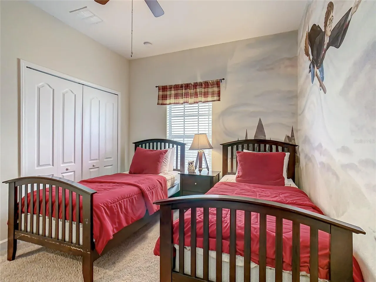 Slide show image of the Orlando Florida Home for Sale 23