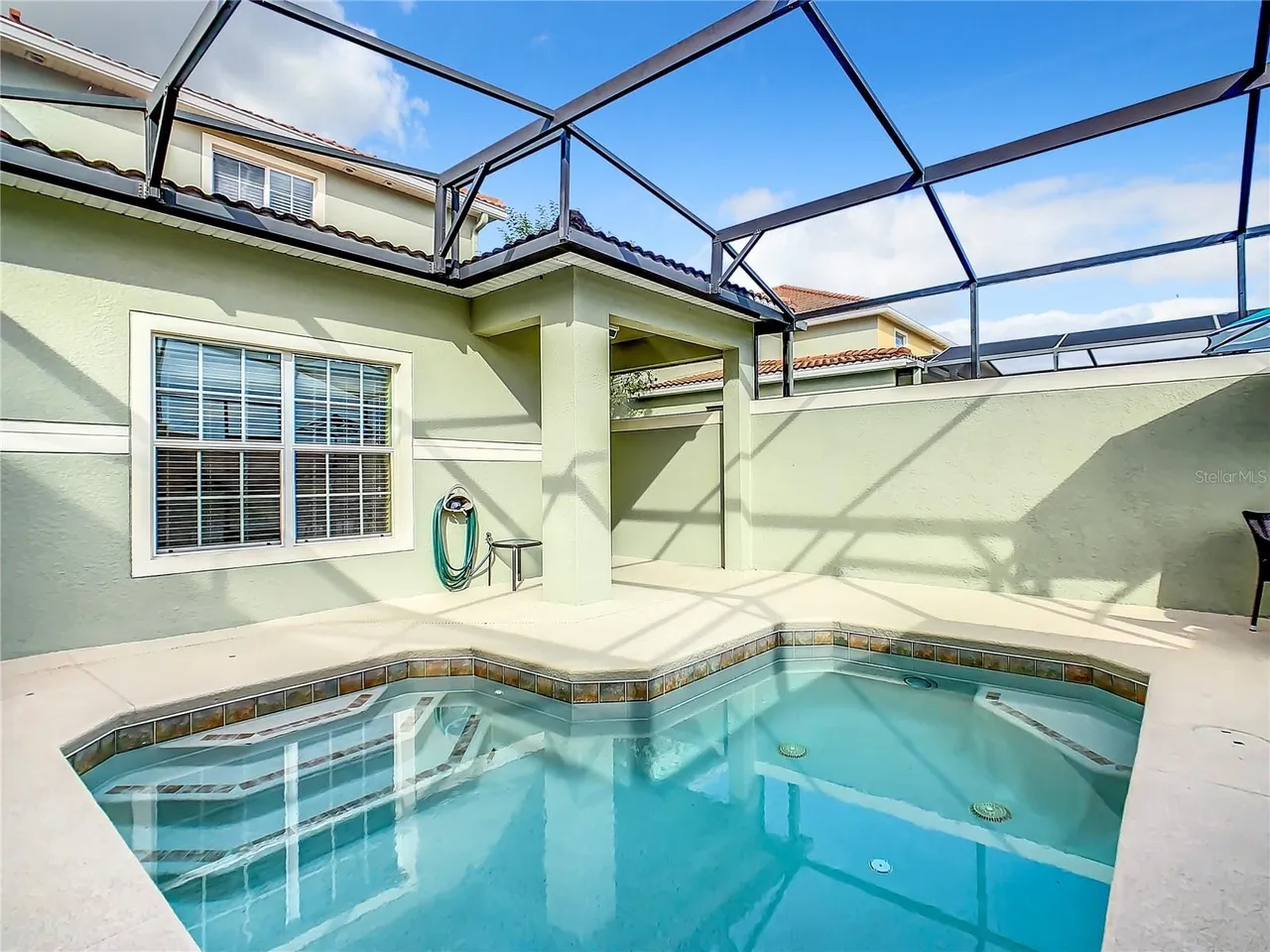 Slide show image of the Orlando Florida Home for Sale 25