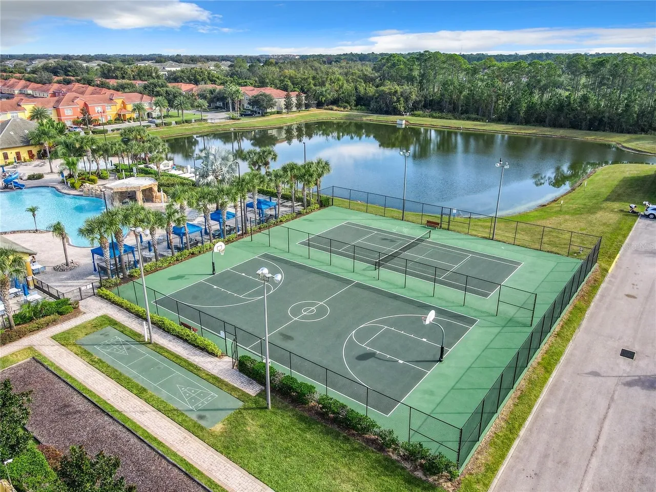 Slide show image of the Orlando Florida Home for Sale 35