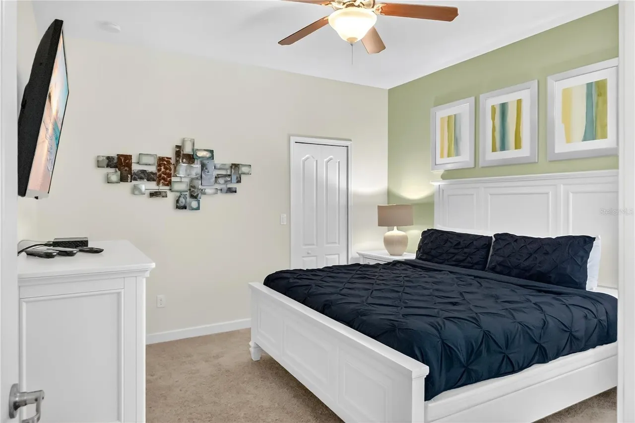 Slide show image of the Orlando Florida Home for Sale 13