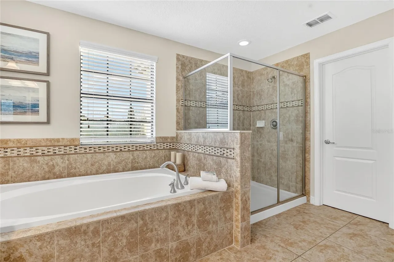 Slide show image of the Orlando Florida Home for Sale 22