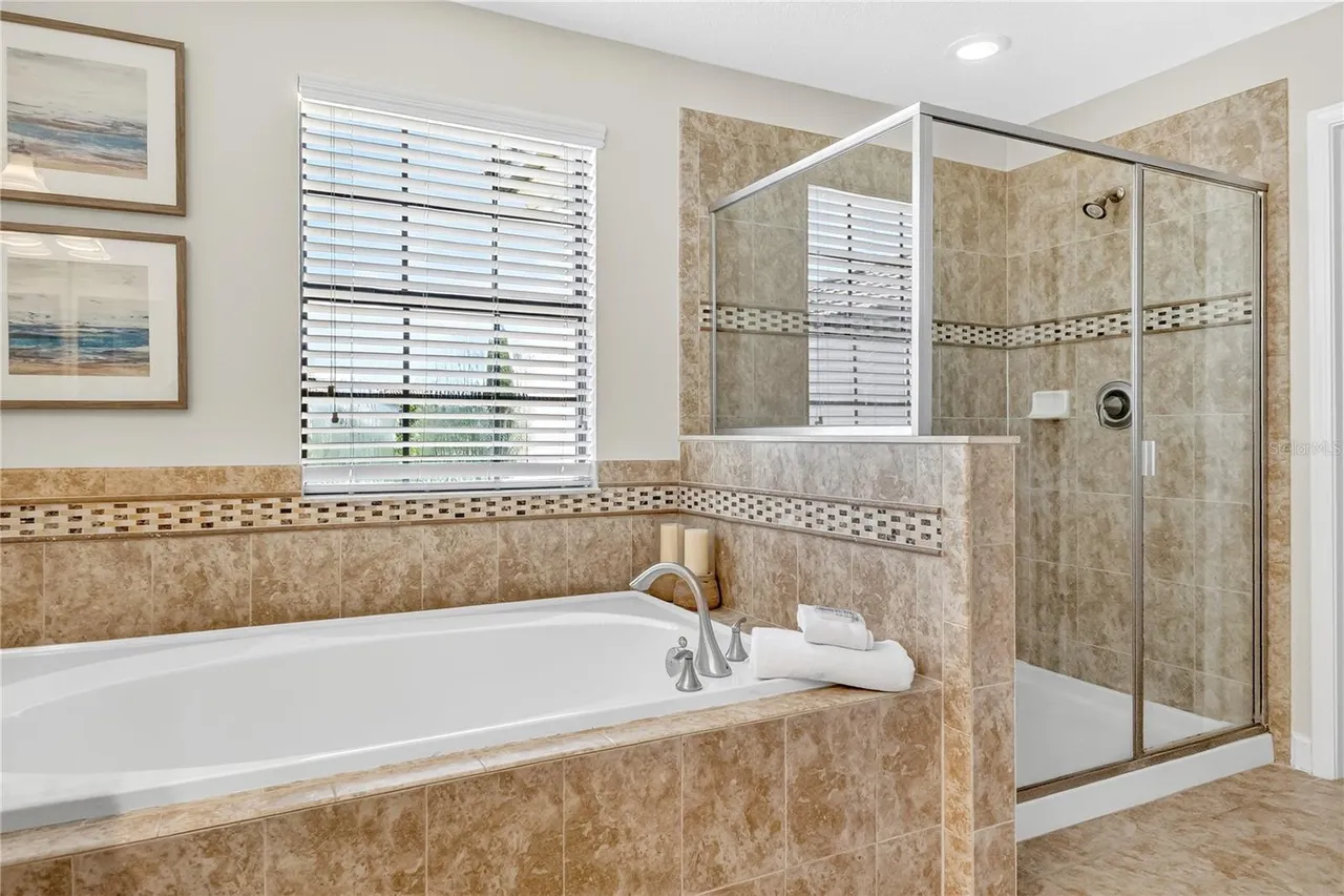 Slide show image of the Orlando Florida Home for Sale 23
