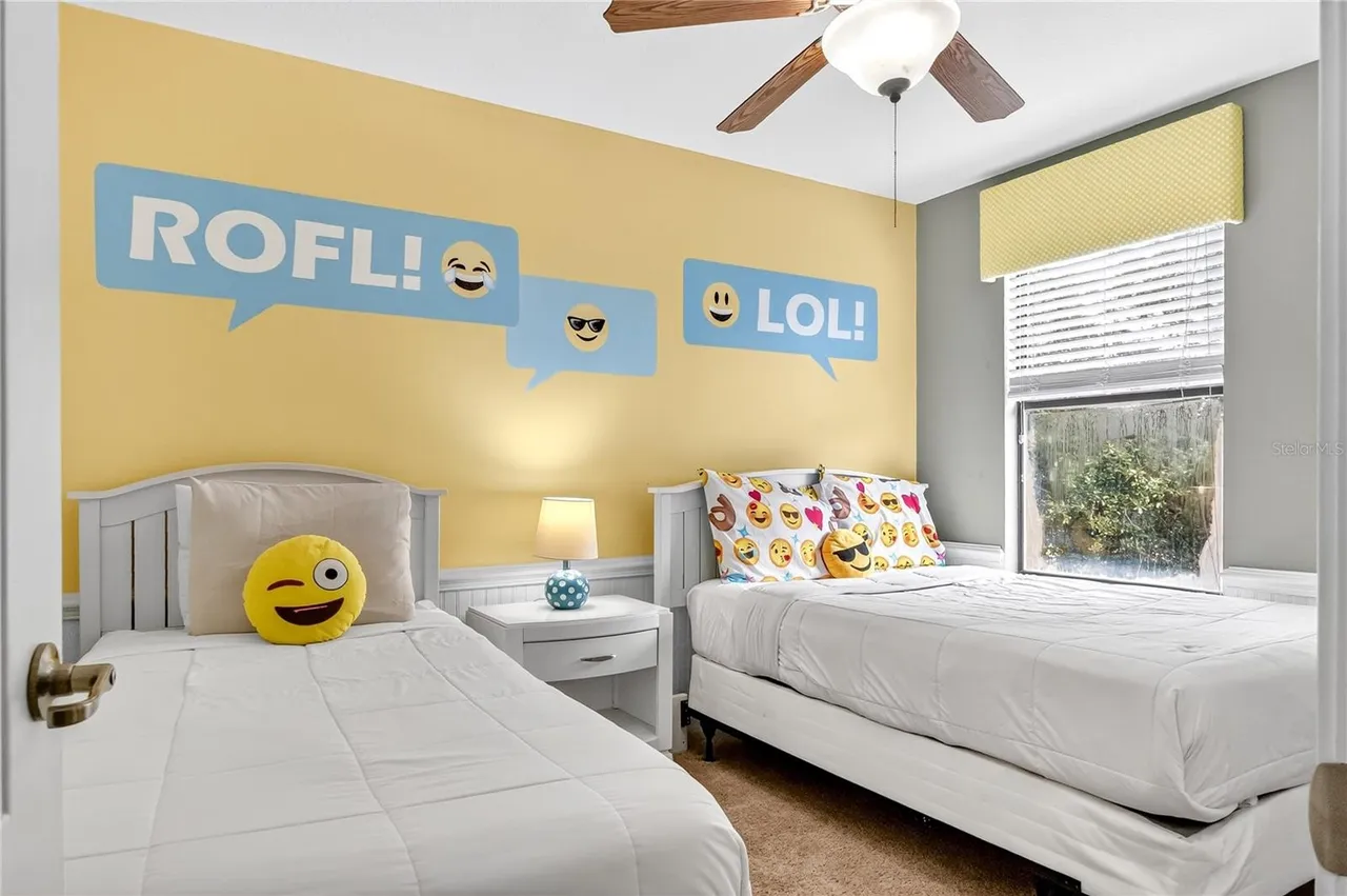 Slide show image of the Orlando Florida Home for Sale 27