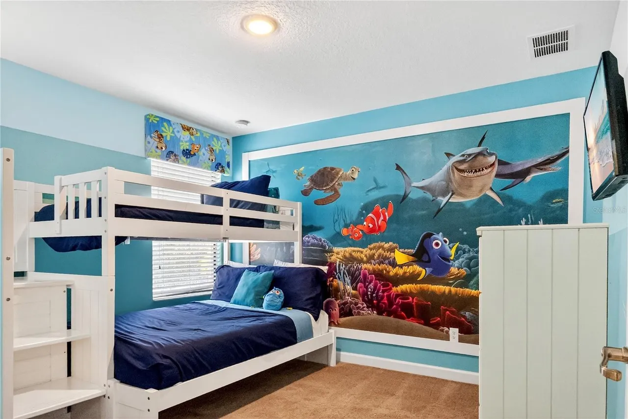 Slide show image of the Orlando Florida Home for Sale 29