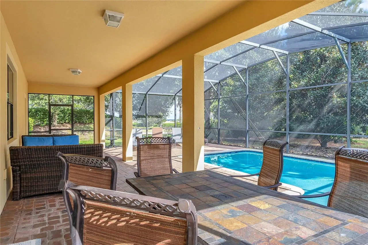 Slide show image of the Orlando Florida Home for Sale 33