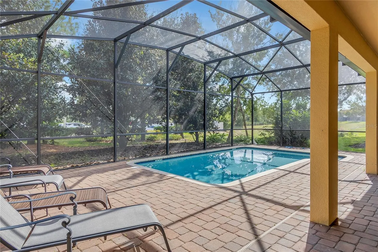 Slide show image of the Orlando Florida Home for Sale 34