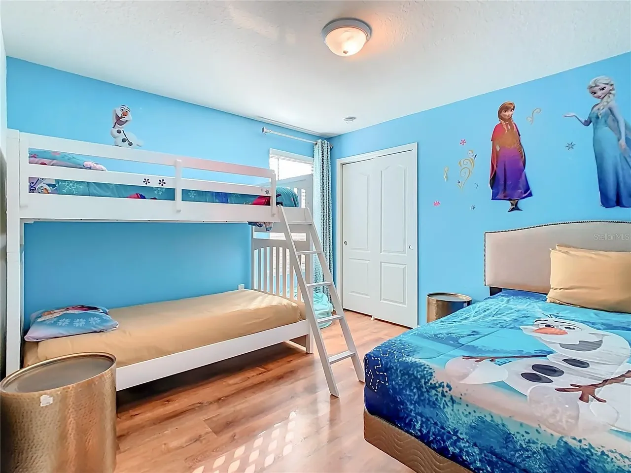 Slide show image of the Orlando Florida Home for Sale 26