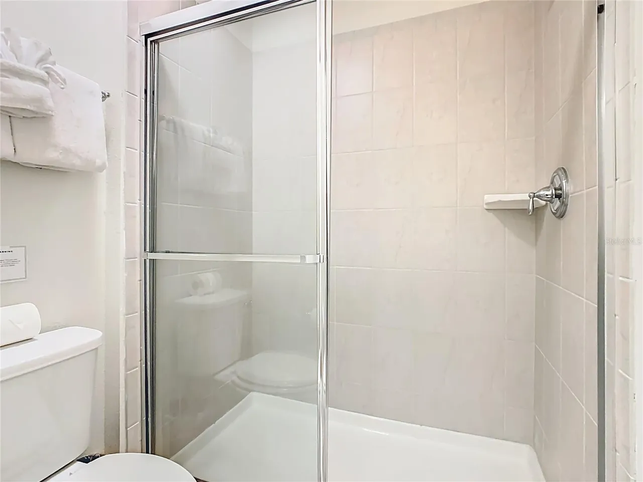 Slide show image of the Orlando Florida Home for Sale 29