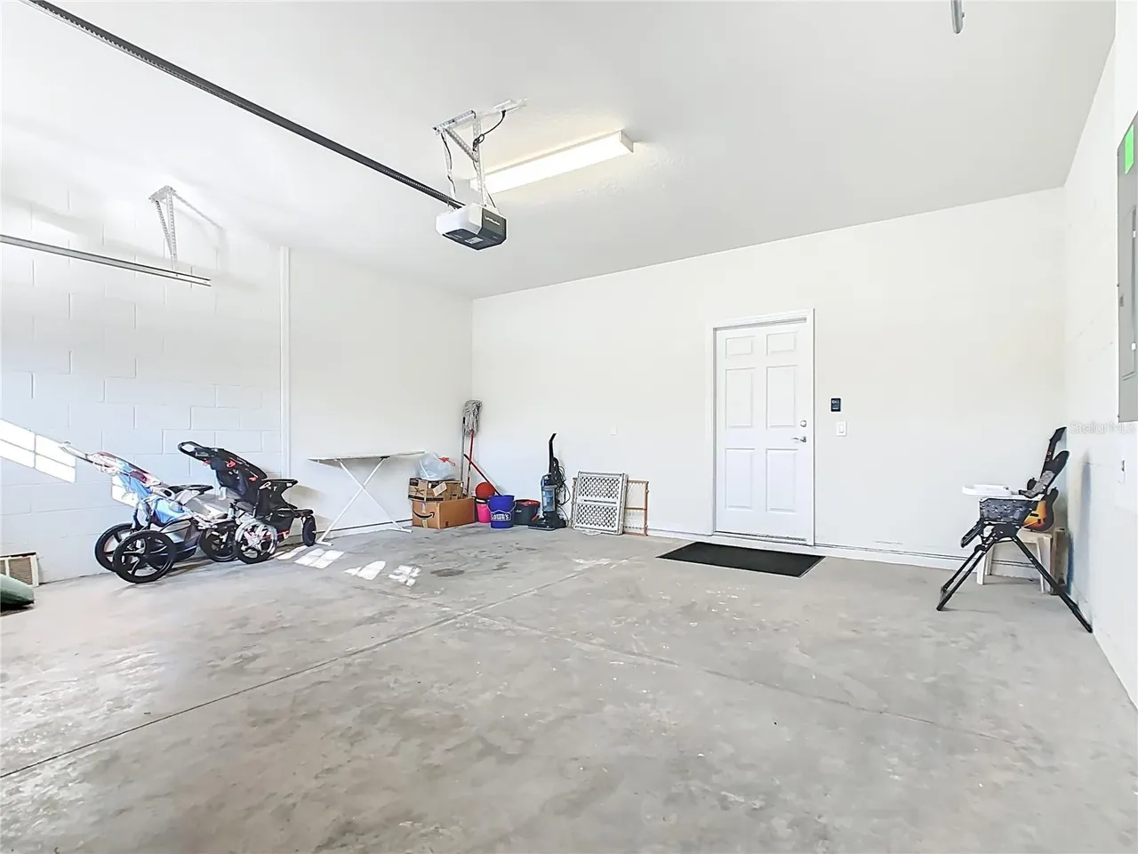 Slide show image of the Orlando Florida Home for Sale 48
