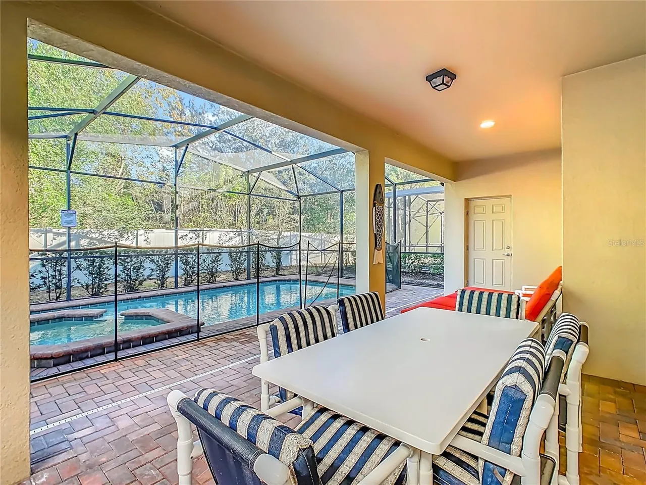 Slide show image of the Orlando Florida Home for Sale 49