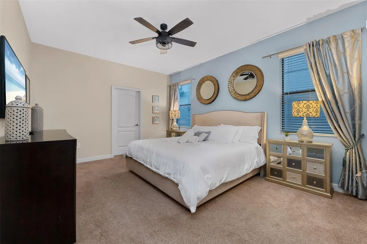 Slide show image of the Orlando Florida Home for Sale 18