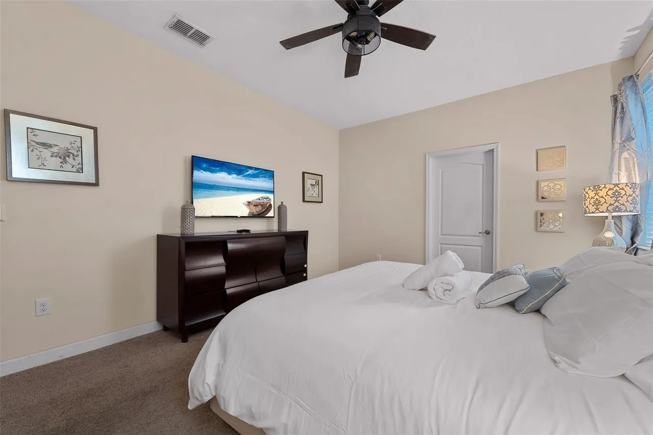 Slide show image of the Orlando Florida Home for Sale 19