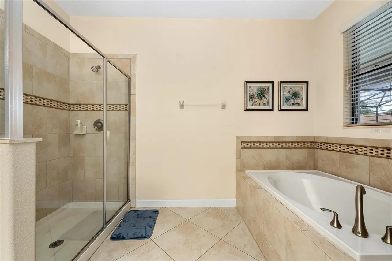 Slide show image of the Orlando Florida Home for Sale 23