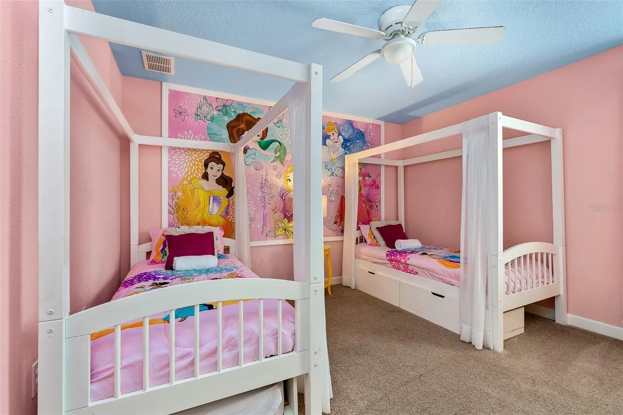 Slide show image of the Orlando Florida Home for Sale 27