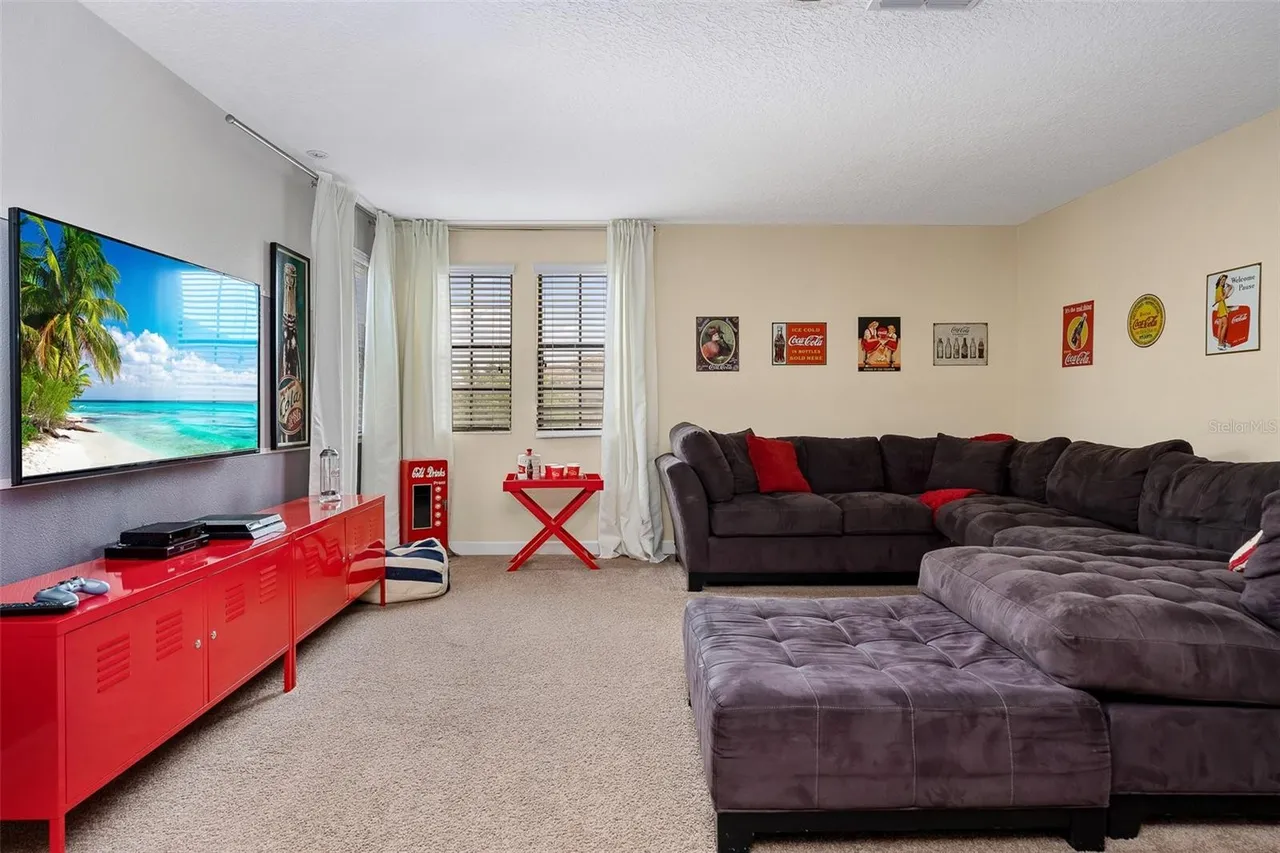 Slide show image of the Orlando Florida Home for Sale 32