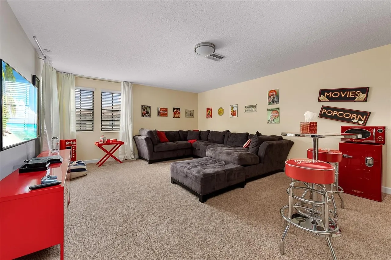Slide show image of the Orlando Florida Home for Sale 33