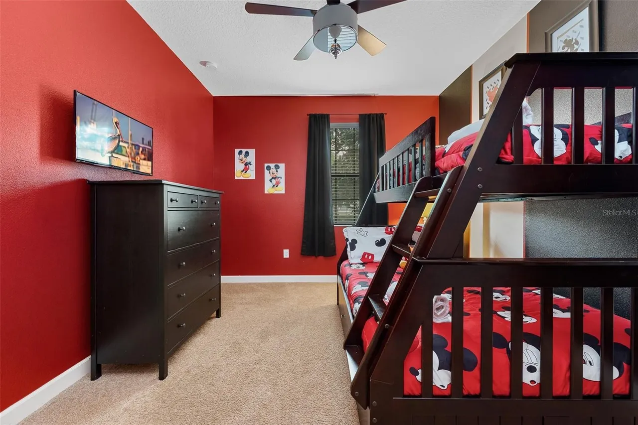 Slide show image of the Orlando Florida Home for Sale 38