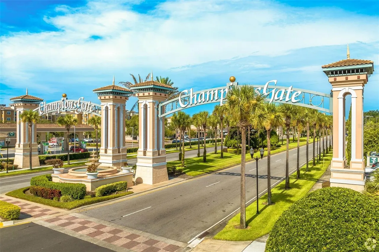 Slide show image of the Orlando Florida Home for Sale 41