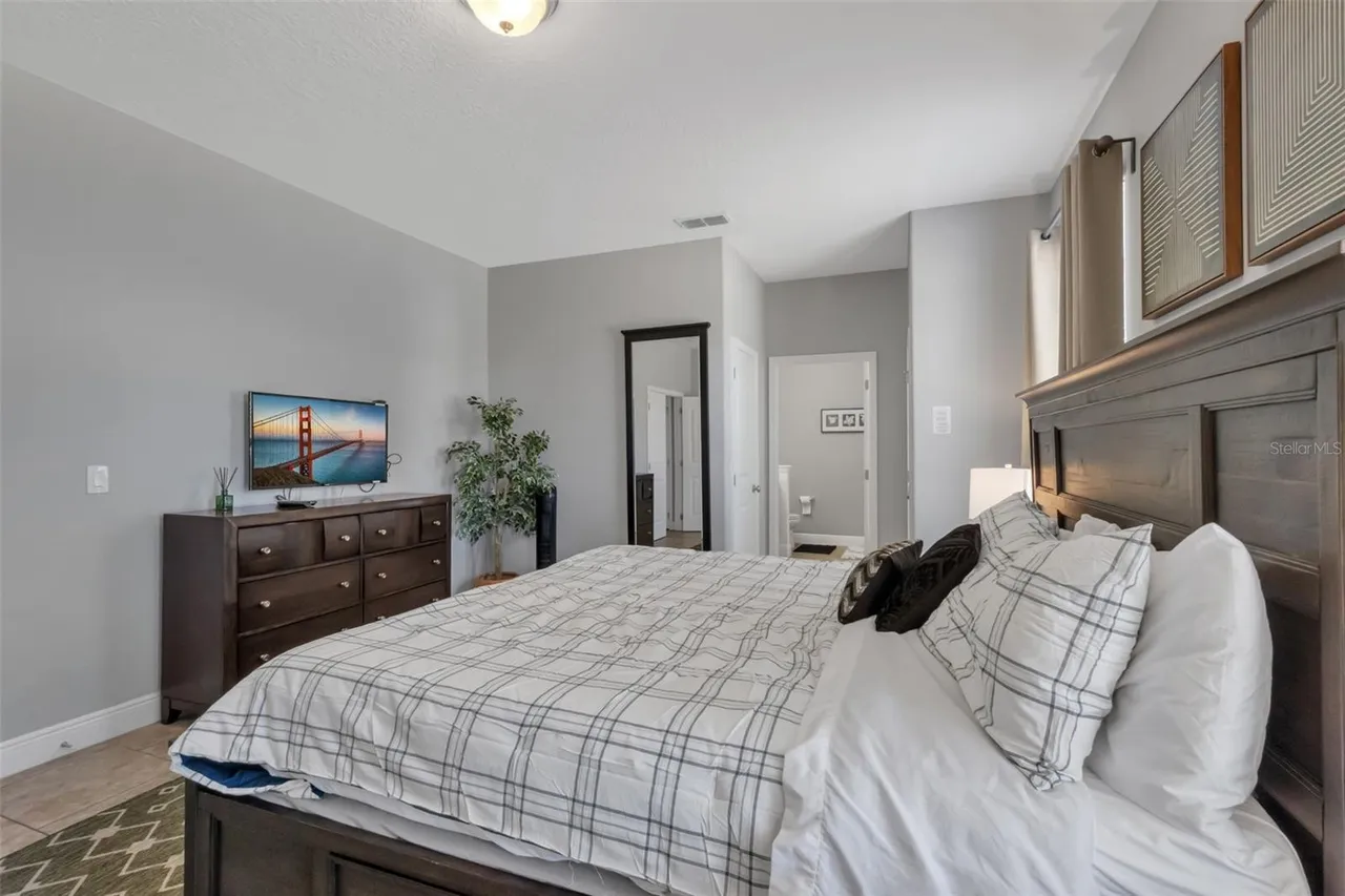 Slide show image of the Orlando Florida Home for Sale 14