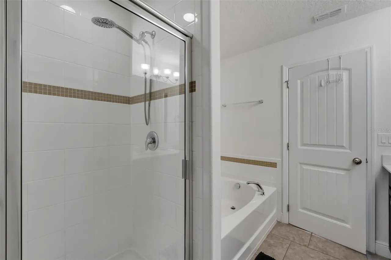 Slide show image of the Orlando Florida Home for Sale 17