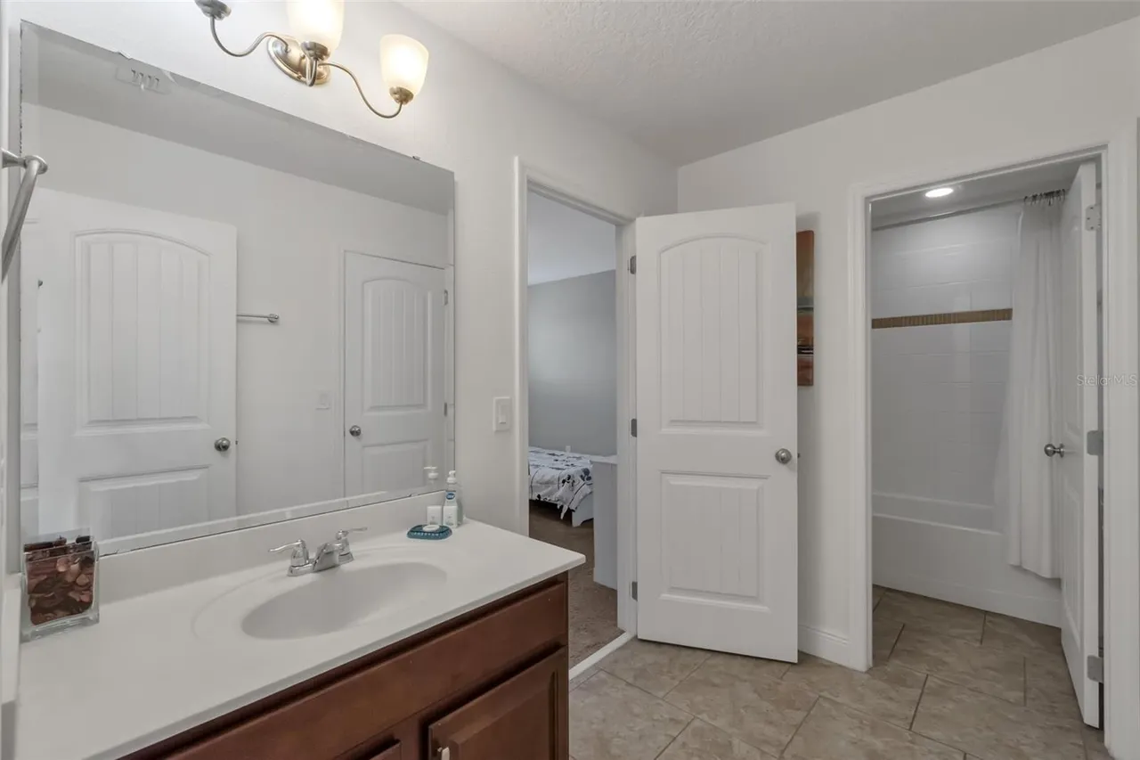 Slide show image of the Orlando Florida Home for Sale 21