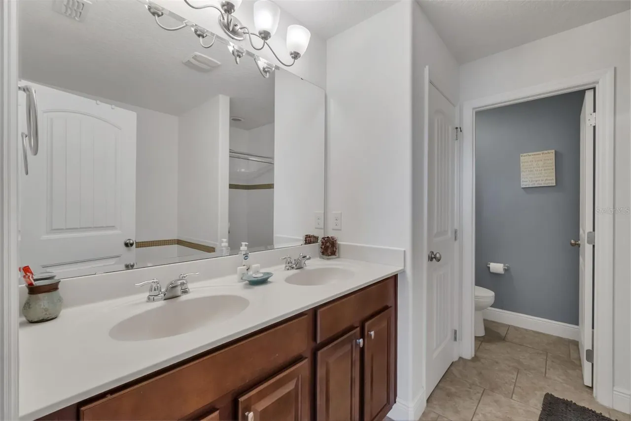 Slide show image of the Orlando Florida Home for Sale 22