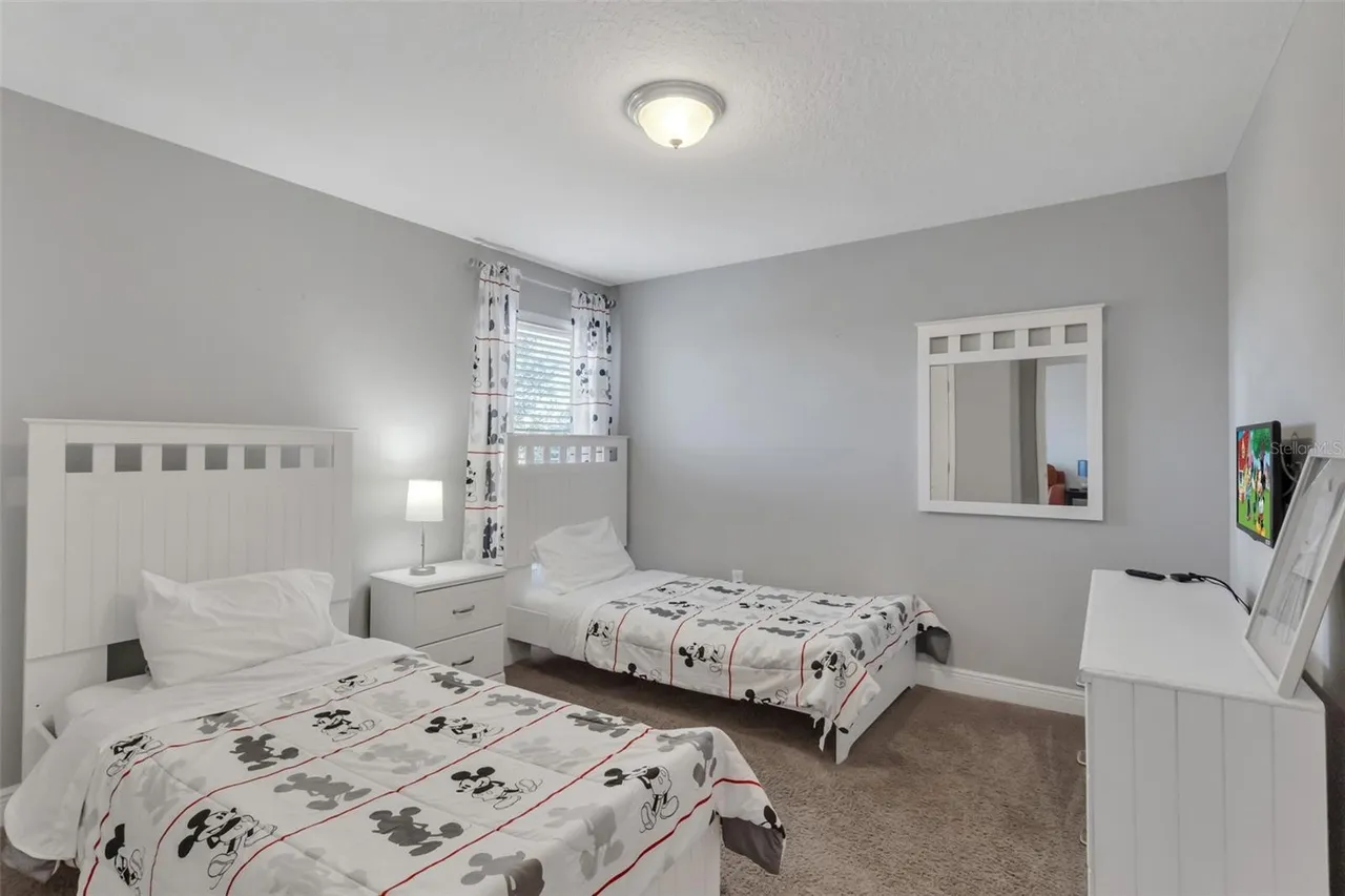 Slide show image of the Orlando Florida Home for Sale 24