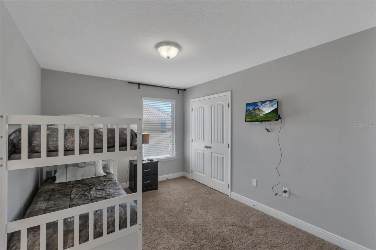 Slide show image of the Orlando Florida Home for Sale 26
