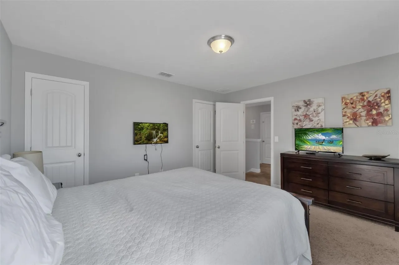 Slide show image of the Orlando Florida Home for Sale 32