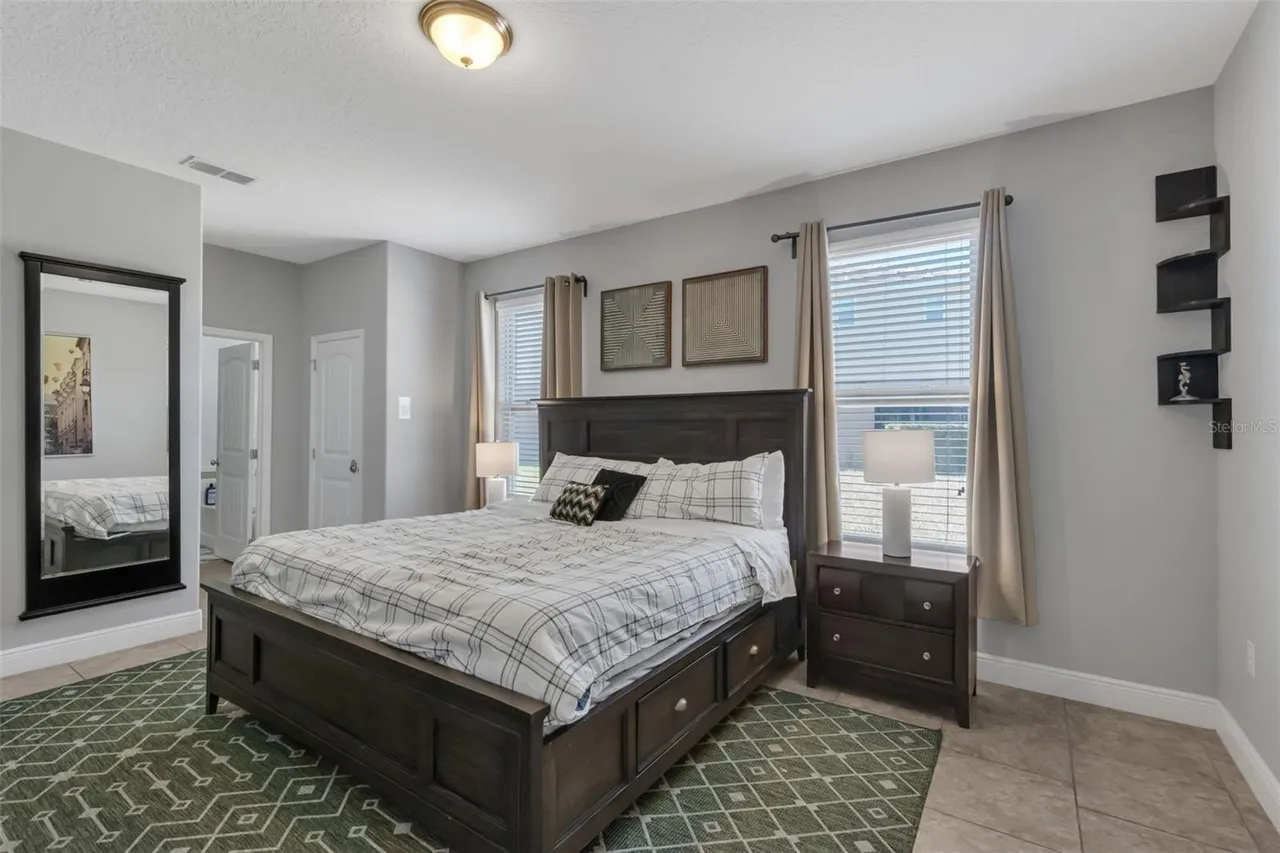 Slide show image of the Orlando Florida Home for Sale 34