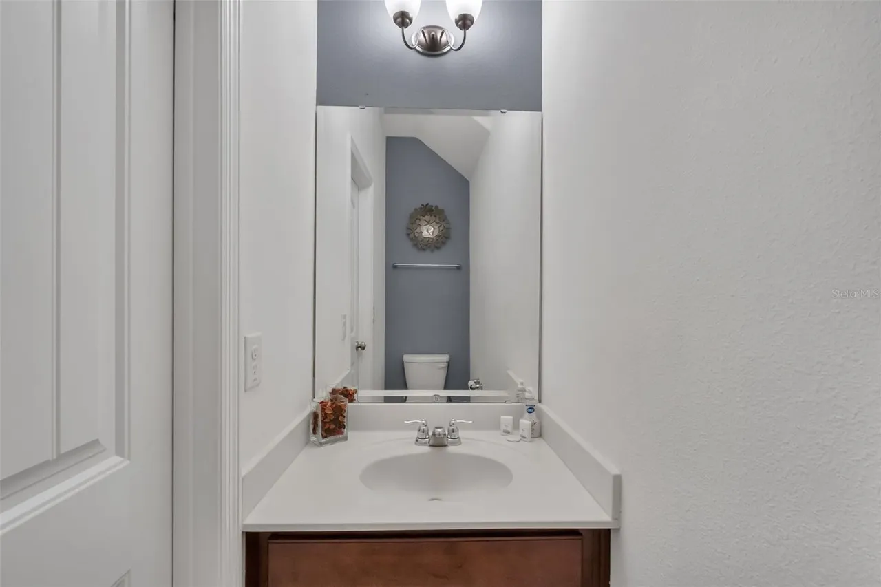 Slide show image of the Orlando Florida Home for Sale 36