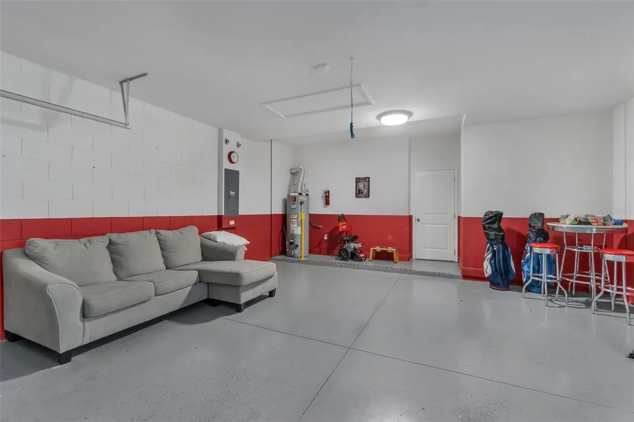 Slide show image of the Orlando Florida Home for Sale 38