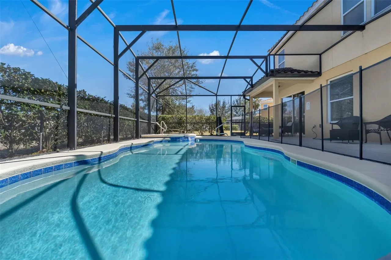 Slide show image of the Orlando Florida Home for Sale 41