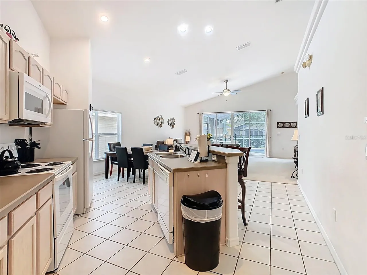 Slide show image of the Orlando Florida Home for Sale 09