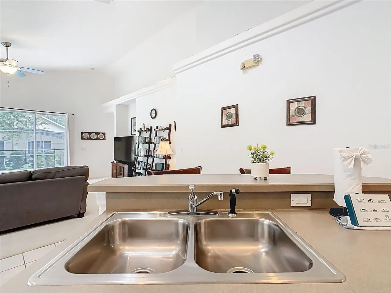 Slide show image of the Orlando Florida Home for Sale 10